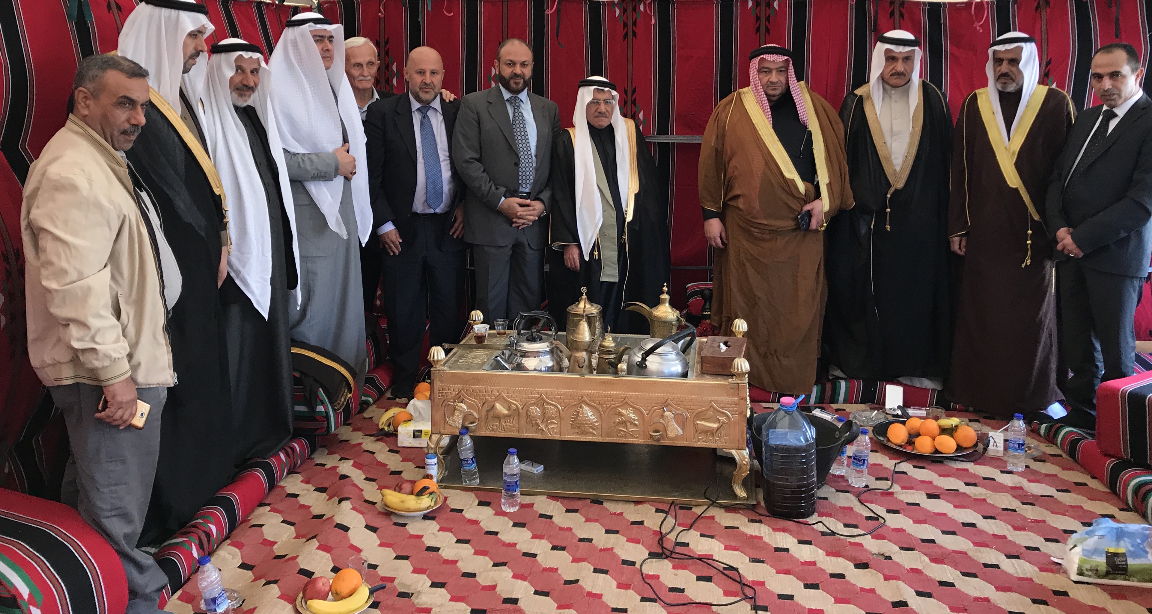 خيمه على الحدود السوريه اللبنانيه جمعت موالاة ومعارضه