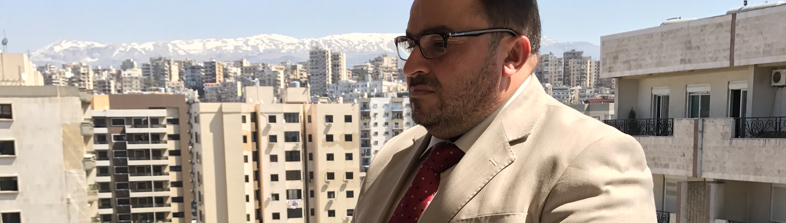 ساسة لبنان نعامه في عرض الصحراء