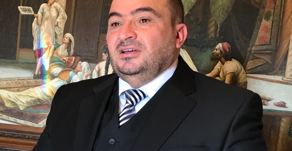 إستقالة الحريري طعن في ظهر المقاومه ، وأوامر خارجيه له للإلتحاق بحلفائه من جوقة 14 آذار اللذين ركبوا موجة الحراك .