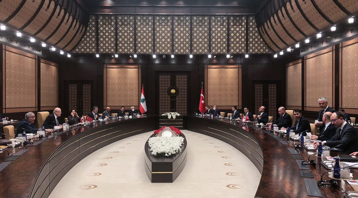 بدء الإجتماع بين الوفد اللبناني والتركي