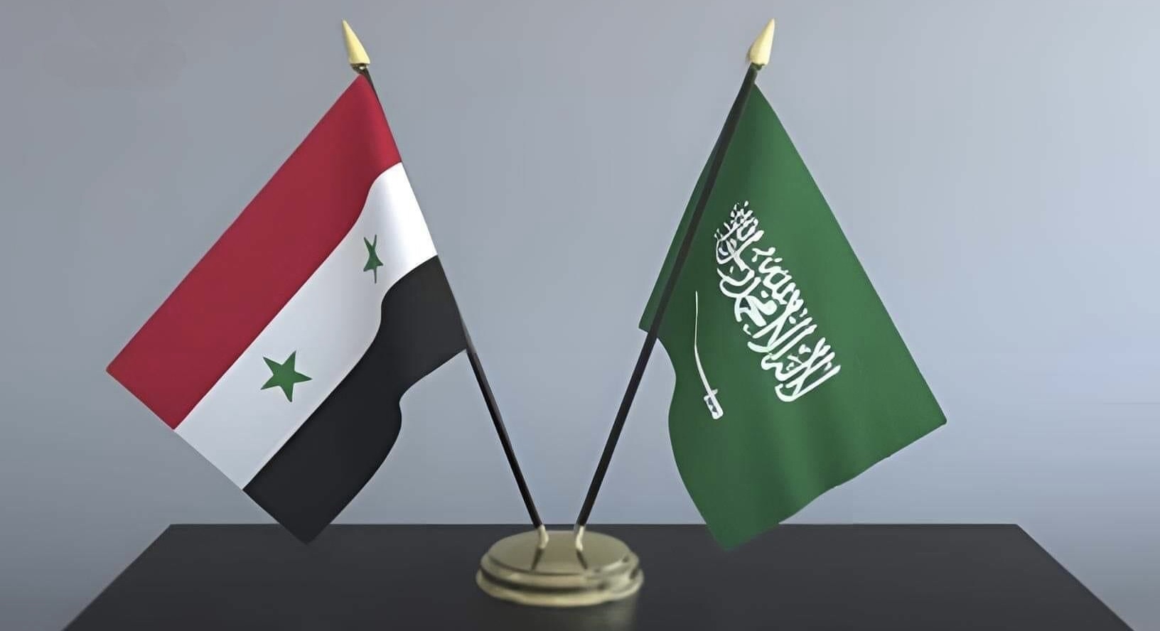 كشفت مصادر خاصة عن أن المملكة العربية السعودية ستستأنف العمل في قنصليتها بالعاصمة السورية دمشق، بعد عيد الفطر القادم، يسبقها زيارة يقوم بها وزير الخارجية السعودي إلى سوريا.