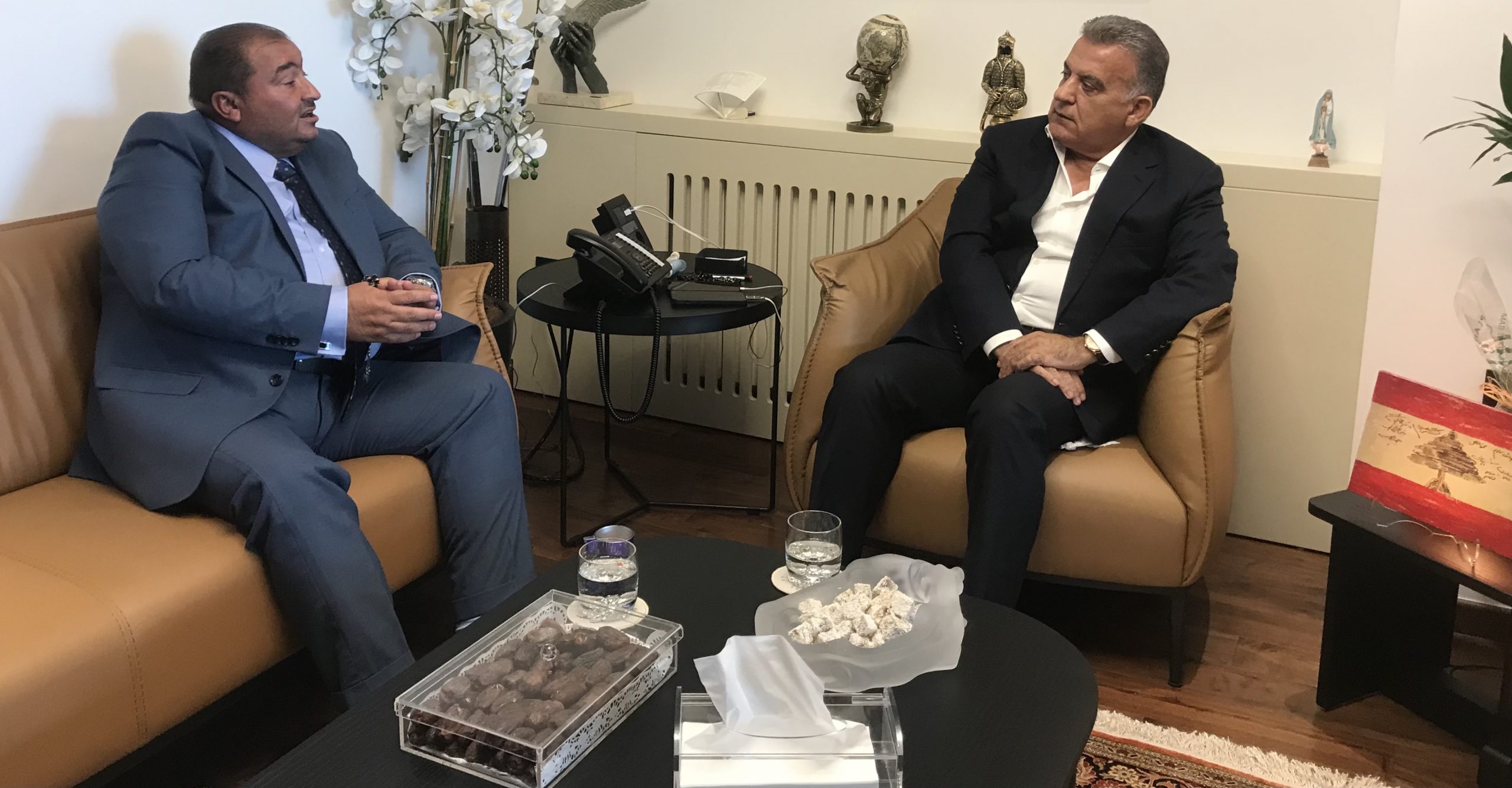 استقبل اللواء عباس ابراهيم في مكتبه في بيروت، الشيخ طلال الأسعد رئيس تيار الوعد الصادق، حيث تم عرض للمستجدات على الساحة المحلية والدوليه اقتصاديا وسياسيا واجتماعيا.